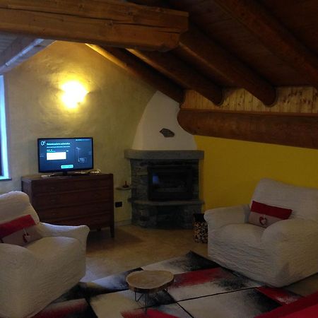 Challand Saint Victor Maison Des Challant מראה חיצוני תמונה