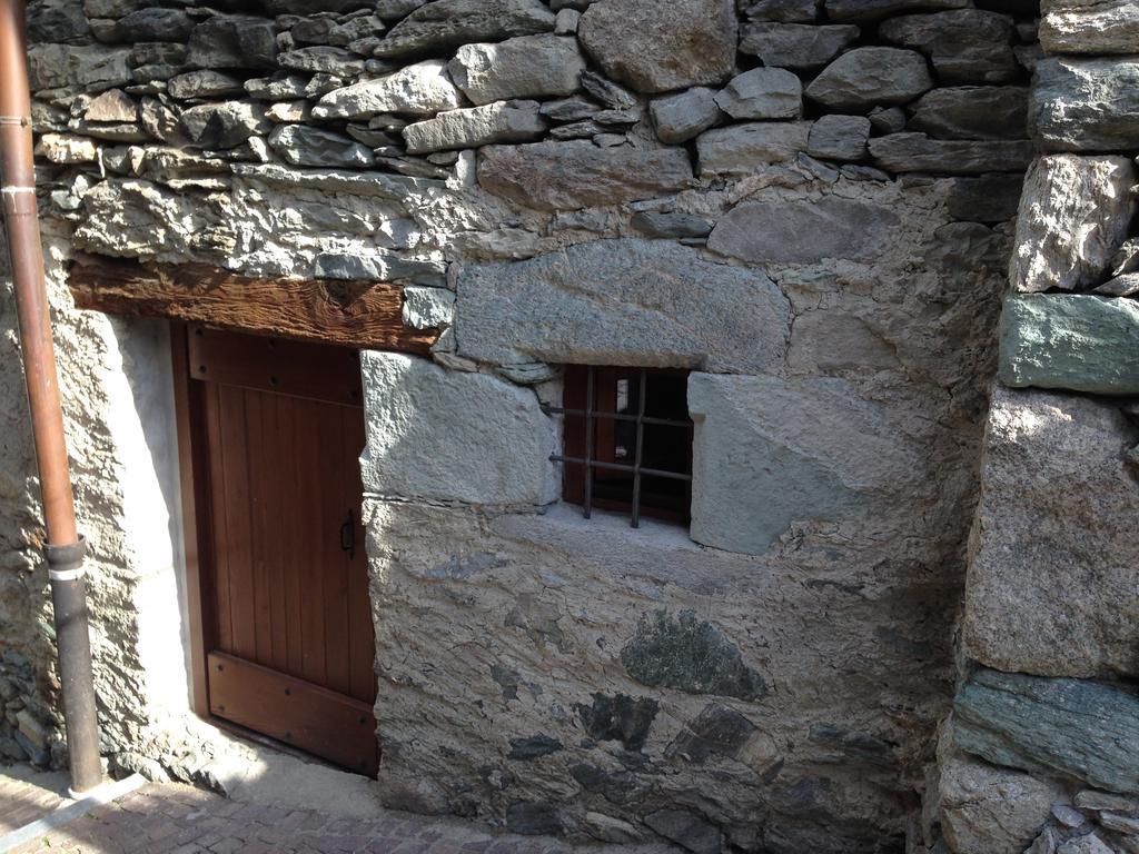 Challand Saint Victor Maison Des Challant מראה חיצוני תמונה