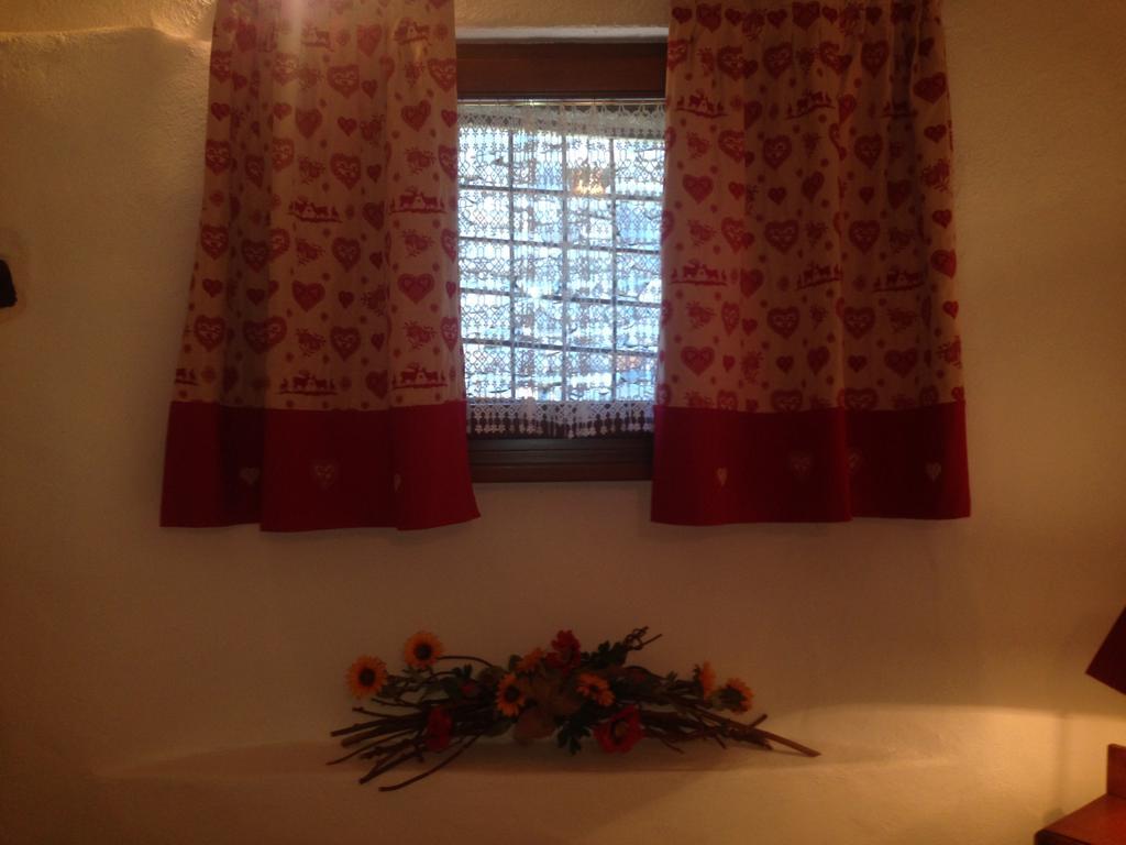Challand Saint Victor Maison Des Challant מראה חיצוני תמונה