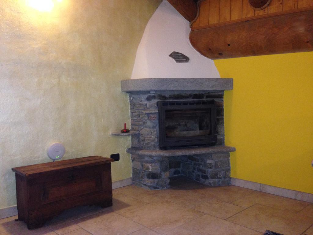 Challand Saint Victor Maison Des Challant מראה חיצוני תמונה